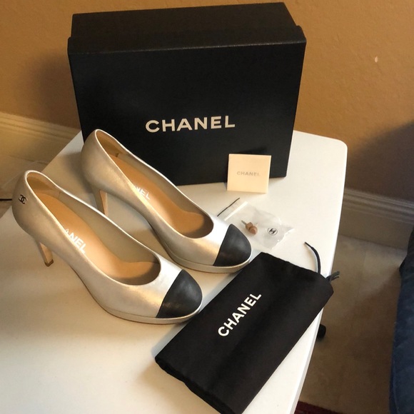 🌺 🌺Chanel Pumps - Picture 1 of 8